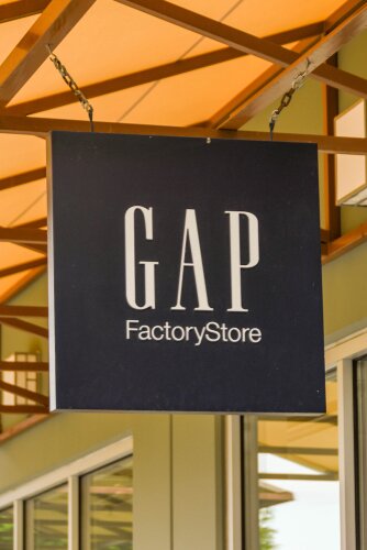 Gap Factory signs lease for space at 17 N. State Street in Chicago