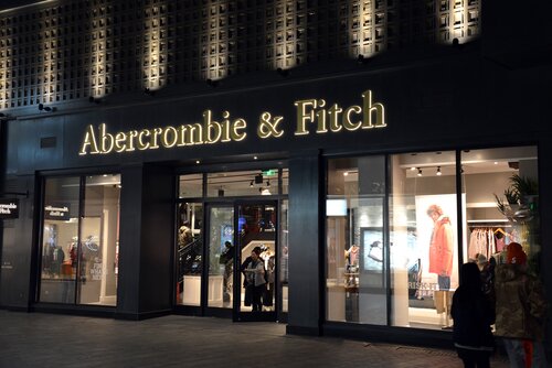 Abercrombie & Fitch store to open January 31st in Downtown Naperville, Illinois