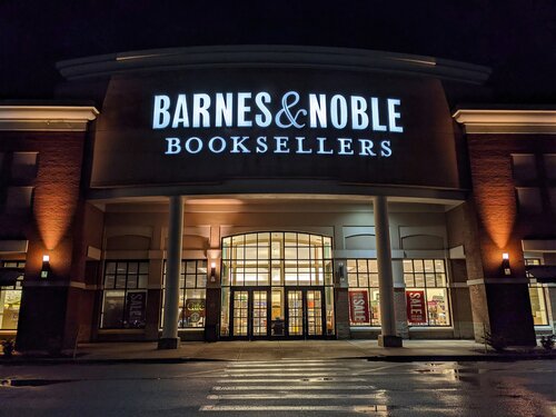 Barnes & Noble Returns to Georgetown With Three-Story Store